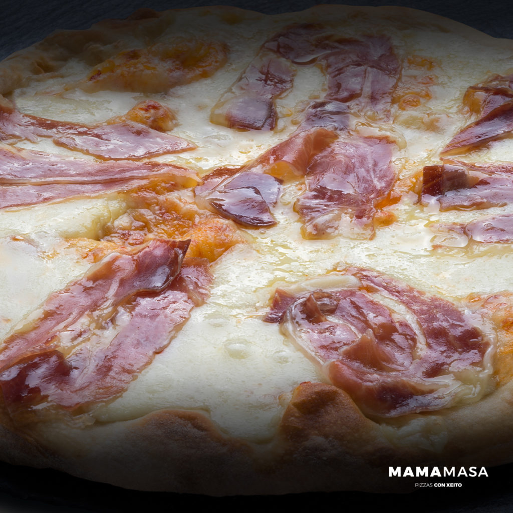 Pizza de paleta de cebo ibérica Mamamasa